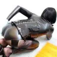 Latextranse aus Graz sucht Sextreffen 