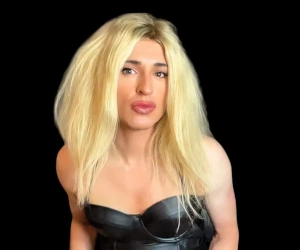 Sexy Transgender zeigt sich gern